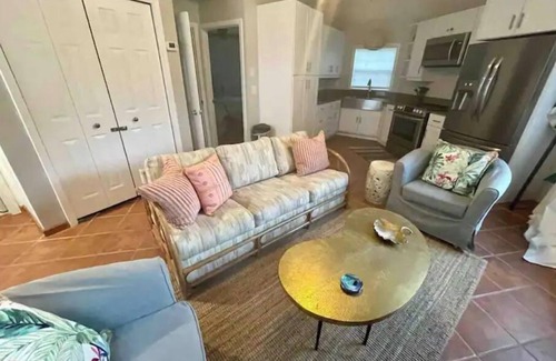 Franklin House | Multi-home Lakefront Retreat- kayaks, fire pit, yard games, hot tub