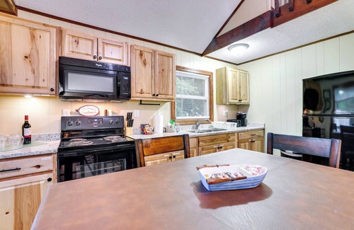 Russellville Cabin | Multi-Level Bonneau Cabin: Walk to Lake!