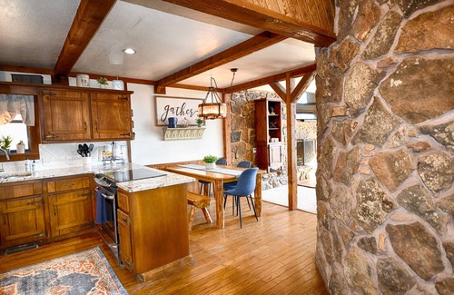 Park Hill Cabin | Multi-Level Cabin With Beautiful Views of Tenkiller Lake