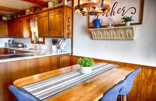 Park Hill Cabin | Multi-Level Cabin With Beautiful Views of Tenkiller Lake