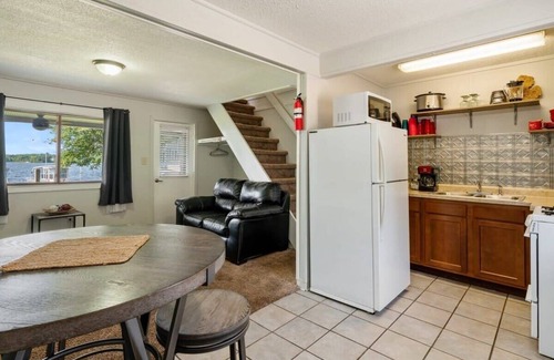 Mayfield Apartment | Multi-unit with lake views and beach access