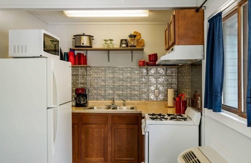 Mayfield Apartment | Multi-unit with lake views and beach access