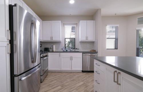 La Brea Hotel | Multiple Miracle Mile Apartments Hub