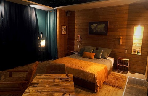 Charleval Bed & Breakfast | Multiverse Suite: The Immersive Experience