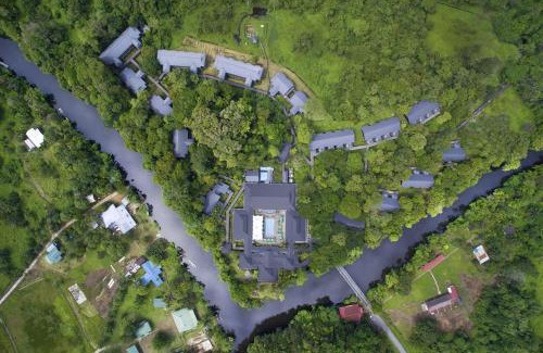 Mulu Resort | Mulu Marriott Resort