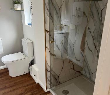 Dersingham House | Munjac Muse