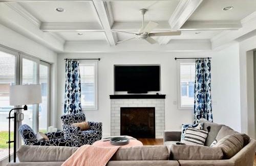 Country Club Estates House | Munson street 303