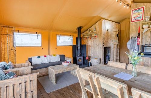 Foxley House | Muntjac - Uk47396