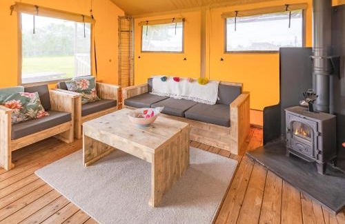 Foxley House | Muntjac - Uk47396