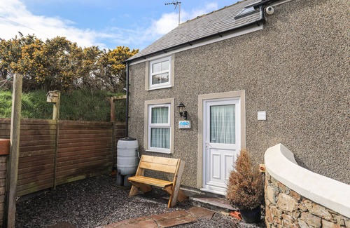 Mynytho Cottage | MUR CWPWL - ANNEX, romantic, country holiday cottage in Abersoch