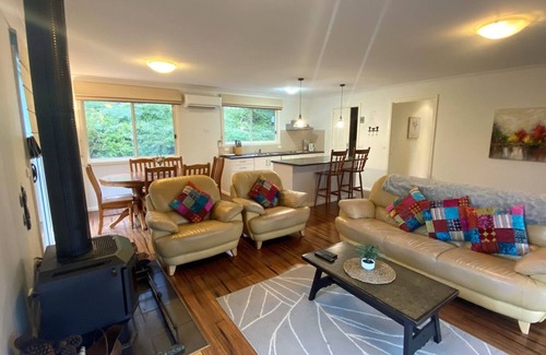 Marysville House | MURCHISON COTTAGE - Relaxing, fresh retreat from the city