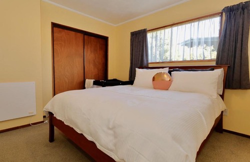 Te Anau House | Murchison Mount View - Te Anau Holiday Home