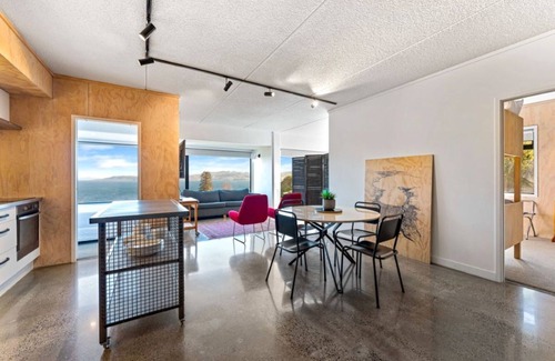 Hilltop House | Muritai House Lake Views