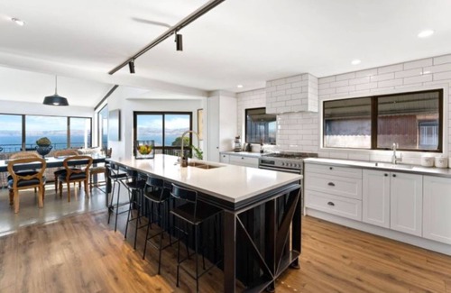 Hilltop House | Muritai House Lake Views