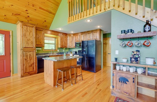 Unaka Cabin | Murphy Cabin w/Hot Tub, Fire Pit & Mountain Views