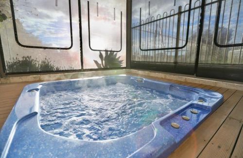 South Yunderup House | Murray River Family Retreat Jetty Spa Sauna
