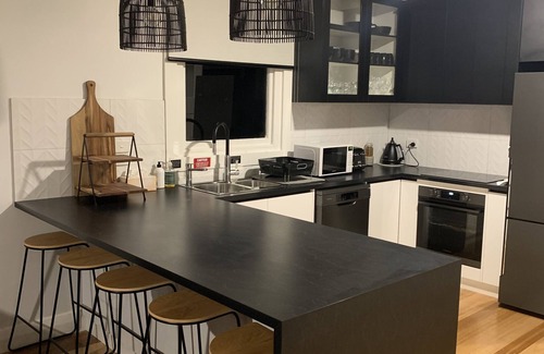 Mathoura House | Murray River View Retreat - a quiet oasis away