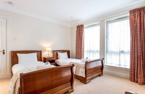 Ellemford Apartment | Murrayfield Water of Leith w/ Free Secure Parking