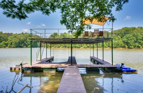Murrayville House | Murrayville Lakefront Cabin with Boat Slip and Grill!