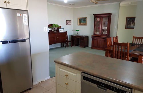 Murtoa House | Murtoa Farm-View Guest House - Family friendly home, with Free Wi-Fi & Netflix
