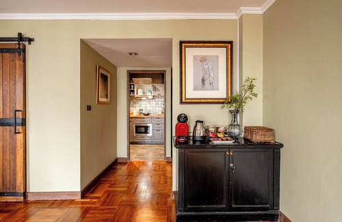 Nana Condo | Music Art 2-bedroom loft in vibrant CBD near mall, park, skytrain Nana