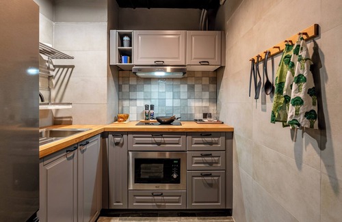 Nana Condo | Music Art 2-bedroom loft in vibrant CBD near mall, park, skytrain Nana