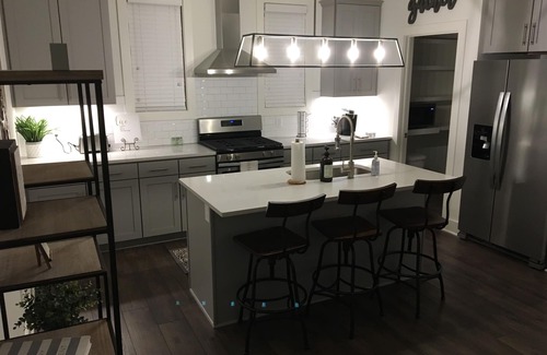 Katie Hill Neighborhood House | Music City Charm - 2.6 miles to Nissan Stadium!