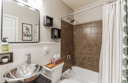 Shelby Hills House | Music City Cottage – A Charming 2 BDR Retreat for Couples and Families!