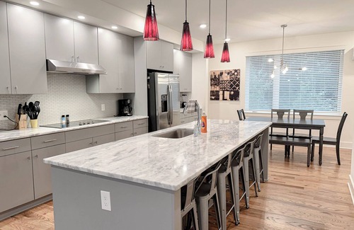 Hermitage House | Music City Getaway | 5 beds | 3 suites | 15 min to downtown, Opryland