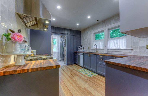 Vollintine-Evergreen House | Music City Haven: 3BR Home in Memphis's Heart