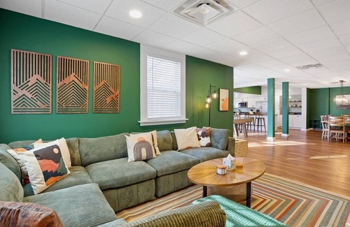 Cottontown House | Music City Hideaway | Pickleball | Near Nashville| Peaceful