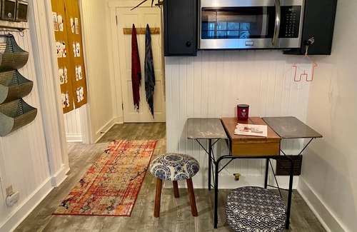Inglewood Apartment | Music City Hideout