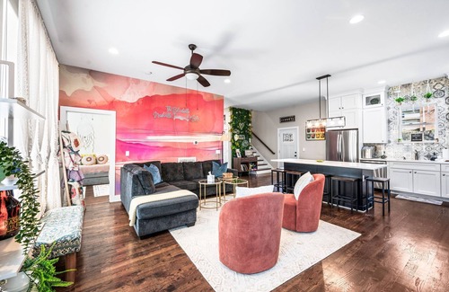 Shelby Hills House | Music City Hideout Walk to Broadway/Nissan Stadium 3BD/3BA HOT TUB, BBQ, PETS OK