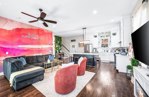 Shelby Hills House | Music City Hideout Walk to Broadway/Nissan Stadium 3BD/3BA HOT TUB, BBQ, PETS OK