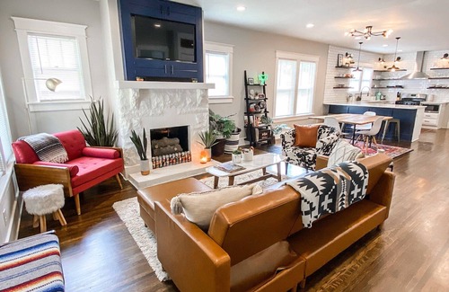 Greenwood House | Music City Manor - Hip East Nashville house walking distance to top eats.