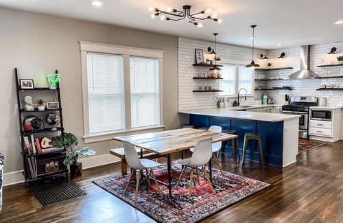 Greenwood House | Music City Manor - Hip East Nashville house walking distance to top eats.