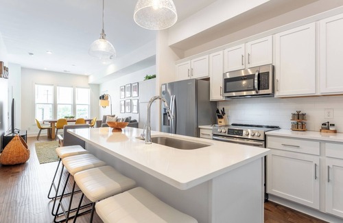 Madison House | Music City Sweetheart - Rooftop Oasis