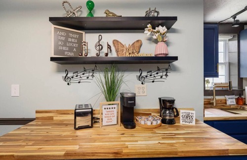 Kingsport House | Music Vibes Near Downtown Kpt - 4br - Fenced yard