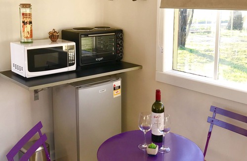 Darnum Cottage | Music Village Retreat: Paris Chapel of Love for Two