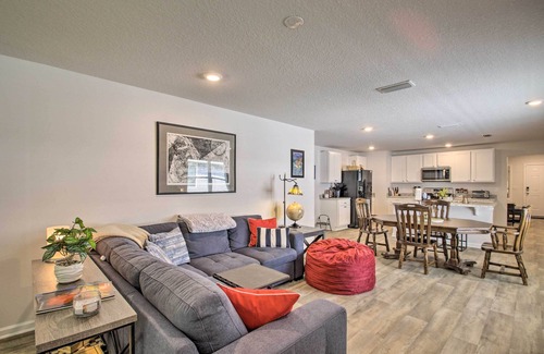 Pine Forest House | Musical Pensacola Home w/Fire Pit + Grill!