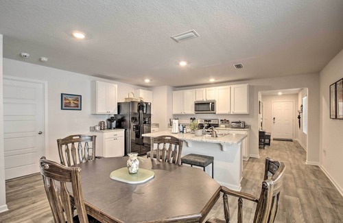 Pine Forest House | Musical Pensacola Home w/Fire Pit + Grill!