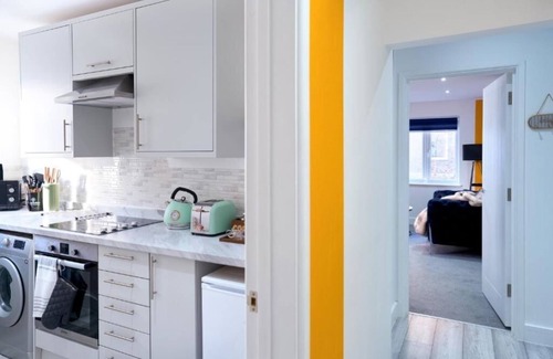 Hatfield Apartment | MusicVibes Apartment CITY CENTRE,PRIVATE PARKING,NETFLIX,WIFI PINBALL MACHINE