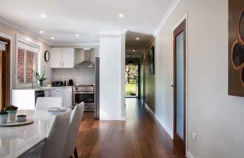 Muskvale House | Musk Vale Villa a contemporary family getaway