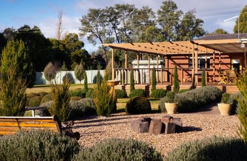 Muskvale House | Musk Vale Villa a contemporary family getaway