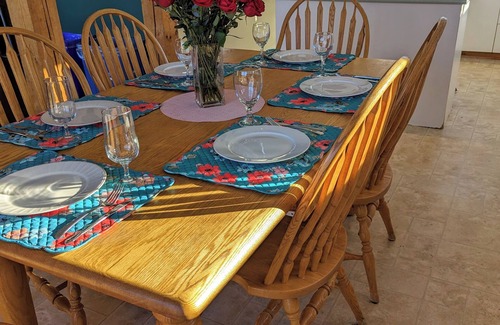 Washago Cottage | Muskoka 4 season Chalet: Beach Vball, Hot tub, Gourmet Cooking, more!
