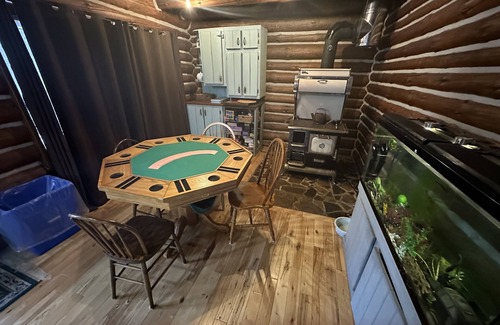 Novar Cabin | Muskoka Cabin Skating Tubing Snowshoeing Pool Table Hot Tub