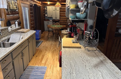 Novar Cabin | Muskoka Cabin Skating Tubing Snowshoeing Pool Table Hot Tub