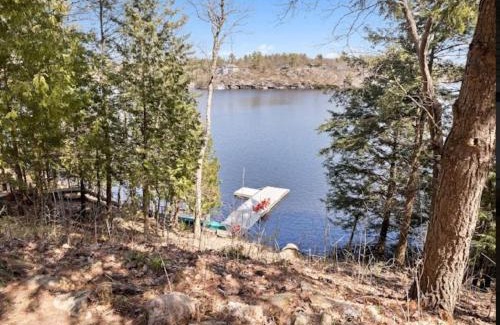 Gravenhurst House | Muskoka Charm Beautiful four bedroom cottage