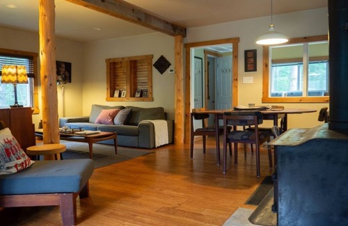 Gravenhurst Cottage | Muskoka Cottage, Bunkie + Sauna-1.5 hrs from TO!