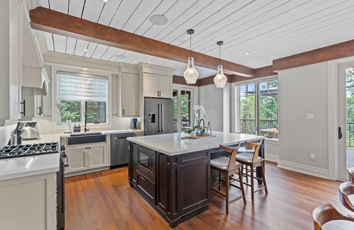 Lake of Bays Cottage | Muskoka Cottage Retreat, 6 Bedrooms Luxury Cottage